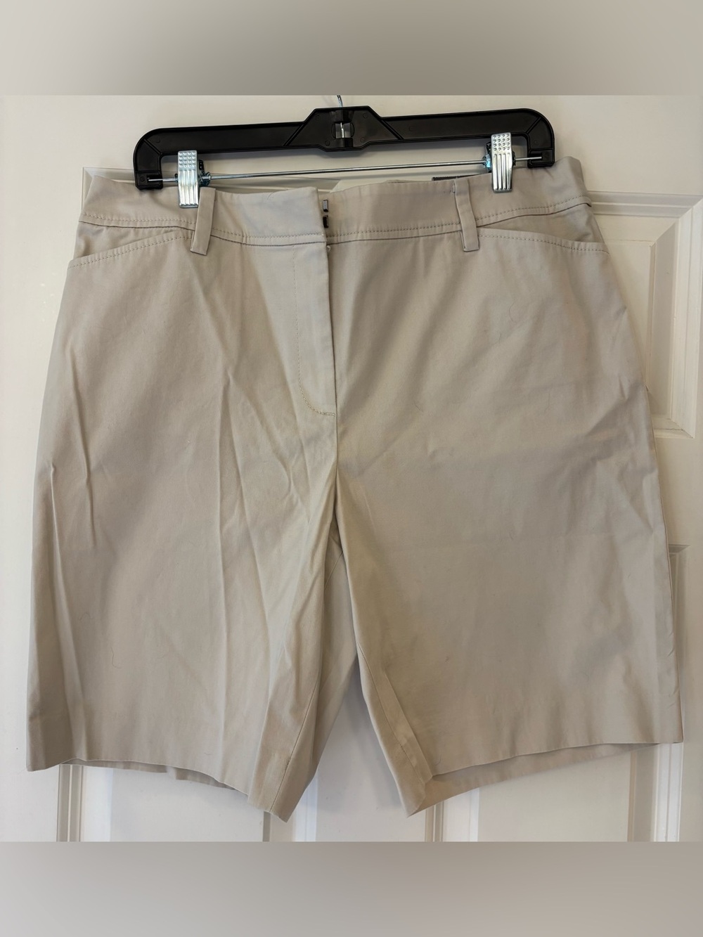 NWT Talbots Beige Perfect Short 9" Mid-Rise Shorts - Size 12